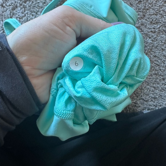 Lululemon tank - Picture 4 of 5